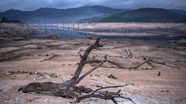 Cercanías del antiguo pueblo de Aceredo, en el embalse de Lindoso, cuyas edificaciones quedaron anegadas el 8 de enero de 1992 y han vuelto a emerger