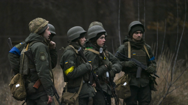 Soldados ucranianos cerca de Kiev