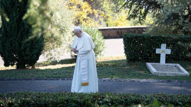 El Papa Francisco cancelará, además, su viaje a Florencia por molestias en la rodilla