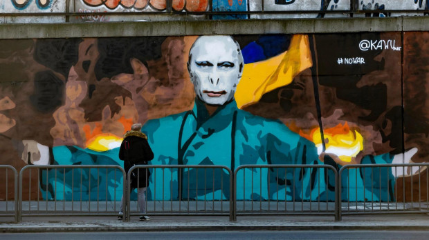Mural contra la guerra que muestra a Lord Voldemort con el rostro de Putin en Poznan