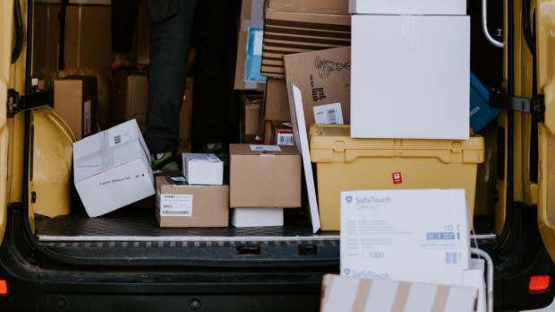 Hay estafadores que se hacen pasar por empresas de envío y recepción de paquetería