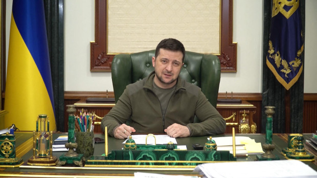 Zelenski habla desde su despacho en Kiev