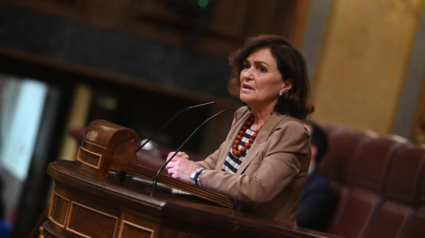 La presidenta de la Comisión de Igualdad de la Cámara baja, Carmen Calvo, durante su intervención el pleno del Congreso celebrado este martes en la Cámara Baja.