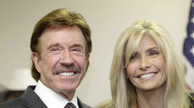 Chuck Norris junto a su esposa, Gena O'Kelley, en una imagen de 2010