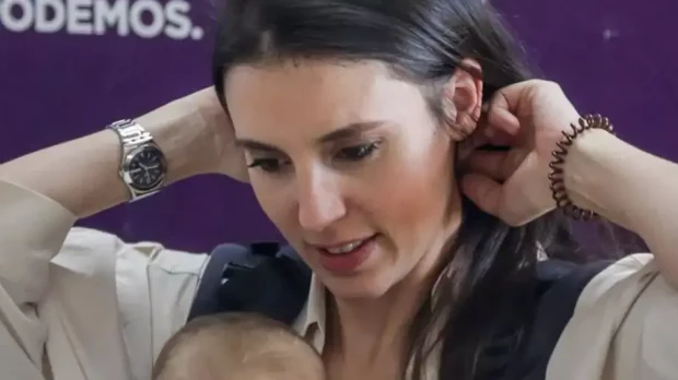 Irene Montero con uno de sus hijos pequeños