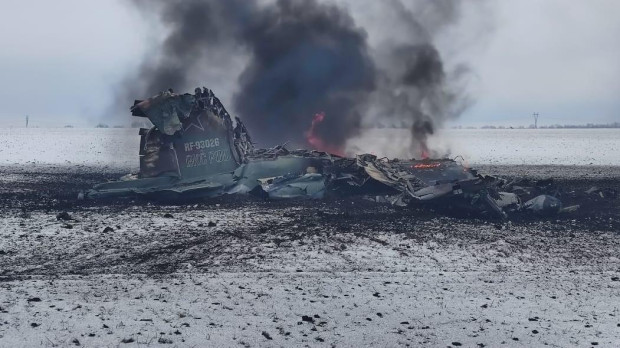 Avión de combate ruso destruido en Ucrania