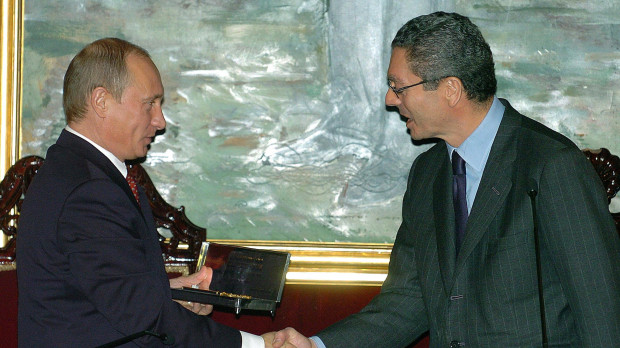Alberto Ruiz Gallardón le entrega la Llave de Oro de Madrid a Putin