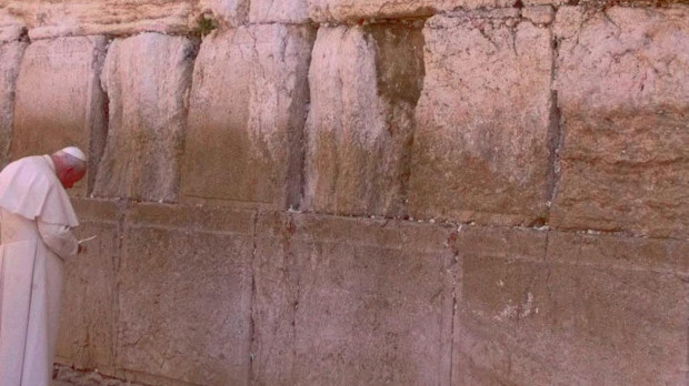 San Juan Pablo II frente al Muro de las Lamentaciones de Jerusalén