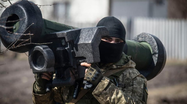 Soldado ucraniano con armamento proporcionado por los aliados de la OTAN