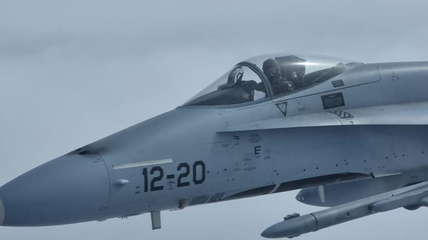 Un F-18 español patrulla el cielo lituano en la misión de la OTAN