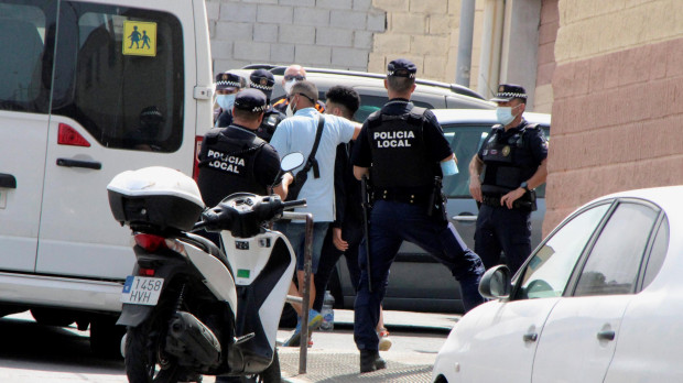 Agentes de la Policía Local de Ceuta durante una intervención, en una imagen de archivo.