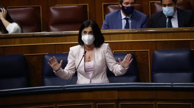La ministra de Sanidad, Carolina Darias, interviene en una sesión del Congreso de los Diputados