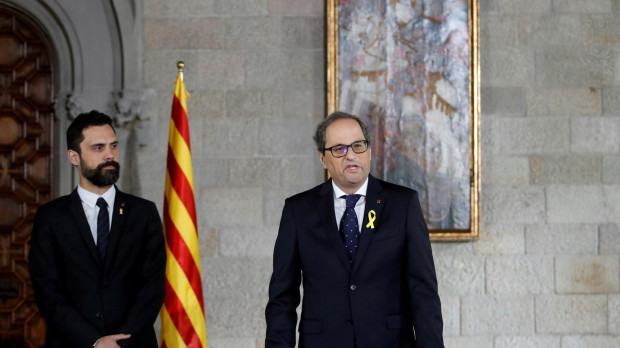 Quim Torra, en el centro, junto a Roger Torrent en el Palacio de la Generalitat