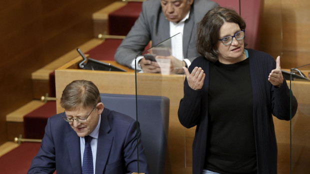 La vicepresidenta Mónica Oltra y el presidente Ximo Puig en una sesión de control de las Cortes en abril.