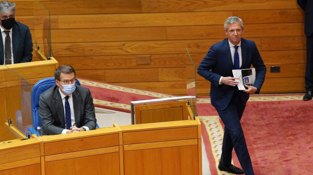 Alfonso Rueda y Alberto Núñez Feijóo en el parlamento de Galicia