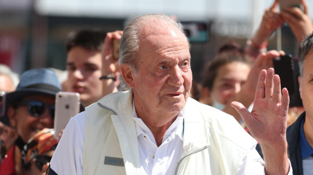 Don Juan Carlos, este jueves a su llegada al Real Club Náutico de Sanxenxo