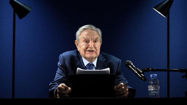 Soros opinó que, después de muchos titubeos, la Unión Europea parece estar «yendo por el buen camino»