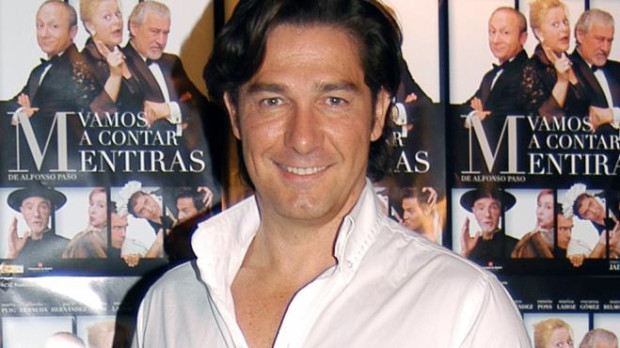 EL ACTOR LUIS LORENZO EN EL ESTRENO DE LA OBRA TEATRAL " VAMOS A CONTAR MENTIRAS " EN MADRID IM / ©KORPA 28/04/05 MADRID *** Local Caption *** " VAMOS A CONTAR MENTIRAS " THEATRE PREMIER IN MADRID PICTURED SPANISH ACTOR LUIS LORENZO