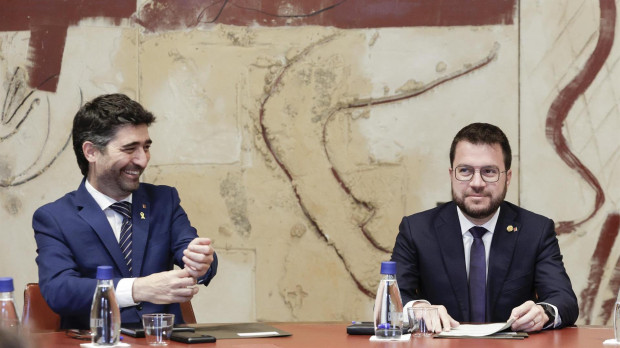 El presidente de la Generalitat, Pere Aragonés, junto a su vicepresidente, Jordi Puigneró