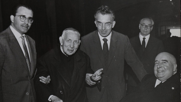El padre Ayala acompañado entre otros por Fernando Martín Sánchez-Juliá que fue presidente de la ACdP