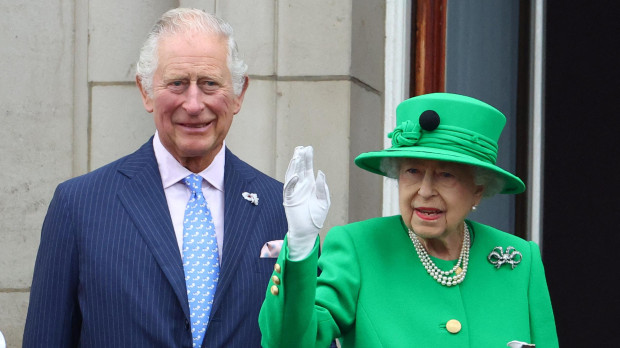 Príncipe Carlos y Reina Isabel II