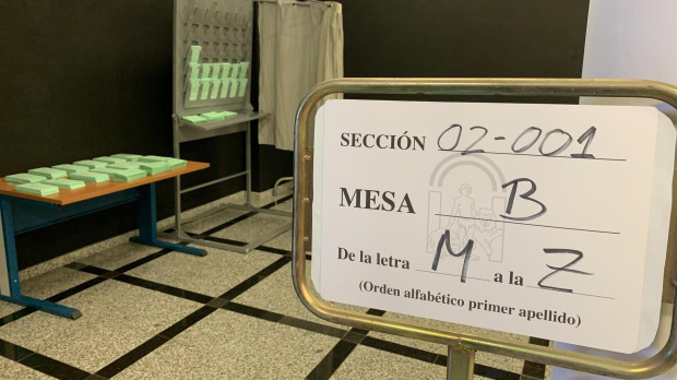 Imagen de unas papeletas de las elecciones andaluzas