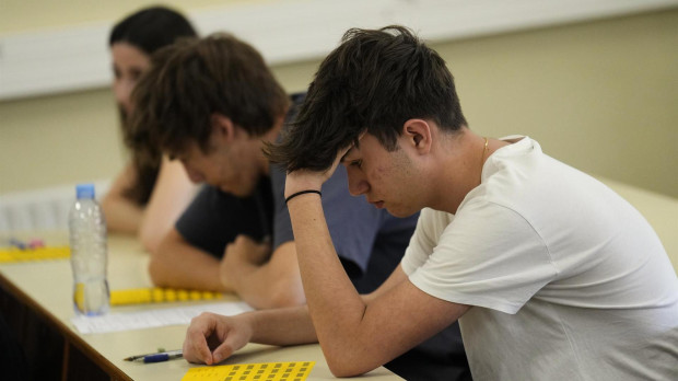 Estudiantes realizan la prueba de selectividad en Barcelona.