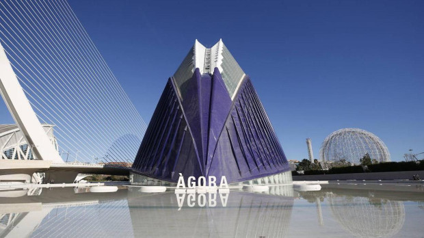 El Ágora de la Ciudad de las Artes y las Ciencias de Valencia es, desde este martes, el noveno CaixaForum de España con un amplio proyecto expositivo y cultural