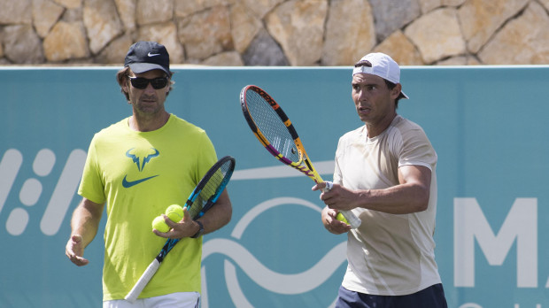 Carlos Moya, entrenador de Nadal, durante un entrenamiento en Mallorca
