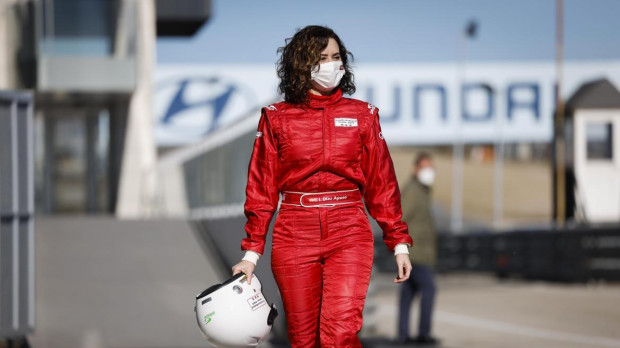 Isabel Díaz Ayuso, en el circuito del Jarama en febrero