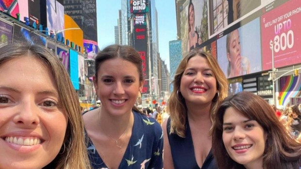 La ministra Montero y sus colaboradoras de turismo en Nueva York