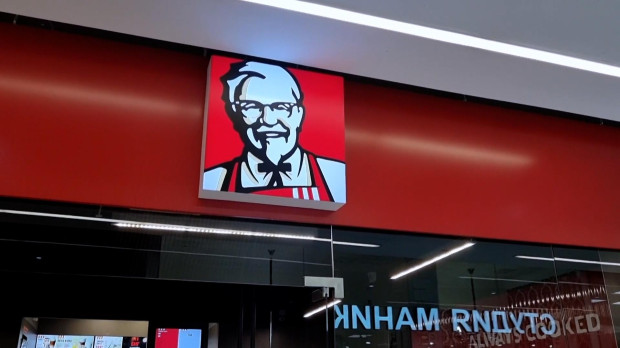 La empresa propietaria de KFC y Pizza Hut abandona Rusia