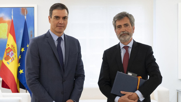 Pedro Sánchez y Carlos Lesmes, presidente del CGPJ y del Supremo, en La Moncloa