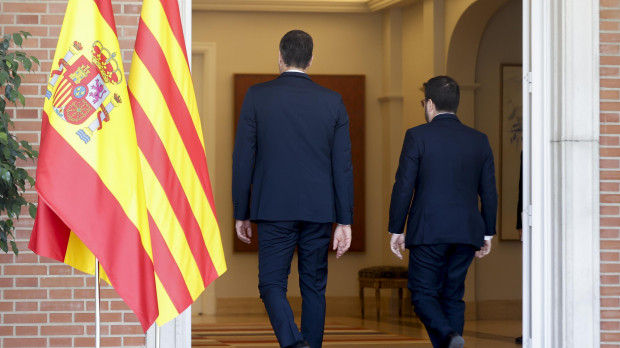 Pedro Sánchez y Pere Aragonès entrando en La Moncloa