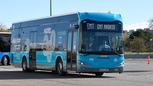 Autobús de la Empresa Municipal de Transportes de Madrid, a 15 de noviembre de 2021, en Madrid (España). POLITICA José Oliva - Europa Press