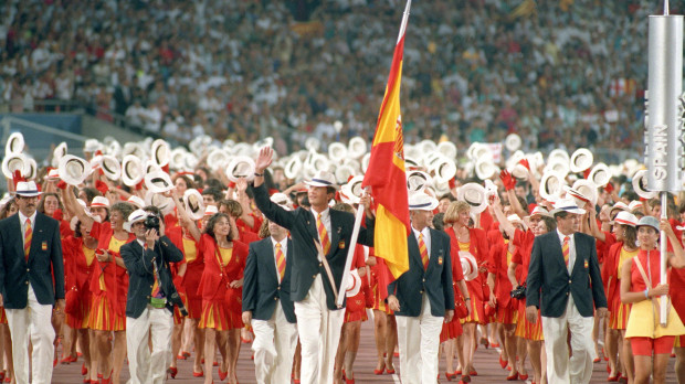 El Príncipe y la emoción de todo un país - El actual Rey Felipe, entonces Príncipe de Asturias, fue el abanderado de la delegación española y en ese momento se produjo la mayor emoción de todos los españoles: Barcelona 1992 era una realidad