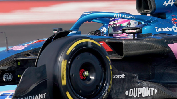Fernando Alonso pilotando su Alpine durante el GP de Francia 2022