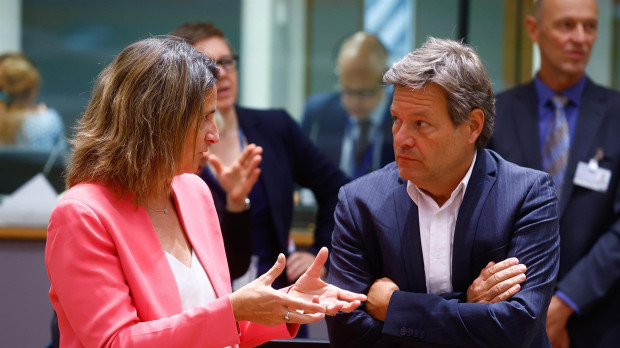 La ministra para la Transición Ecológica, Teresa Ribera y su homólogo alemán, Robert Habeck