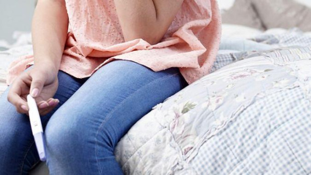 Los padres juegan un papel crucial en el apoyo de su hija adolescente embarazada