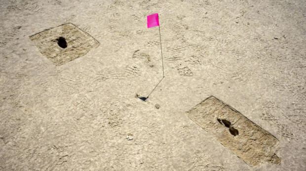 Las huellas descubiertas en el desierto de Utah marcadas con una bandera