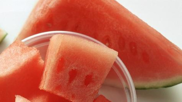 Pieces of water melon in plastic pot and slice of melon Fresca Fresco Fruta Ingrediente Ingredientes Maceta de plastico Maceta de plástico Melon Melón Nadie Orinal de plastico Orinal de plástico Papaya Recien Recién Rodaja de melon Rodaja de melón Sandia Sandía Trocito de melon Trocito de melón Trozo de melon Trozo de melón Vajilla de plastico Vajilla de plástico Varias Varios Vaso de plastico Vaso de plástico