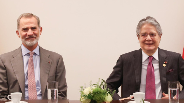 Felipe VI, junto a Gustavo Petro, en una recepción del entonces presidente electo, el pasado domingo, antes de la ceremonia de la toma de posesión
