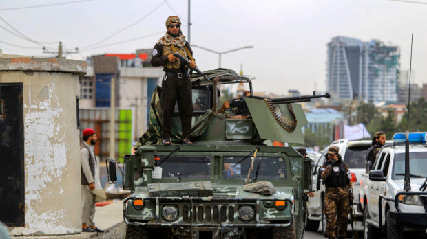 Patrulla talibán Kabul