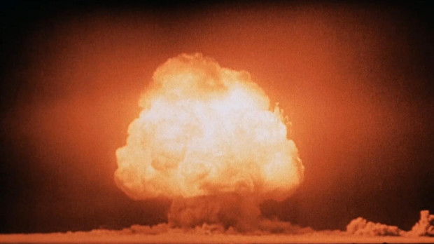 La prueba Trinity del Proyecto Manhattan fue la primera detonación de un dispositivo nuclear