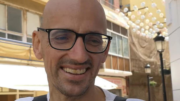 Federico Prat, hermano del presentador de televisión Joaquín Prat, durante la breve entrevista en el canal 8directo de la Línea de la Concepción