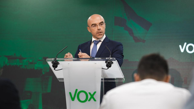 Jorge Buxadé en rueda de prensa en la sede de Vox
