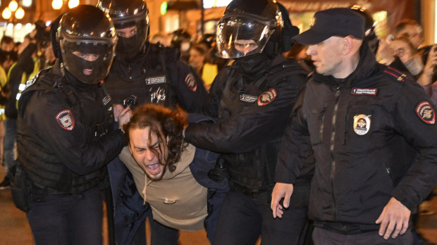Un hombre es detenido en Moscú tras protestar contra el anuncio de una ofensiva a gran escala contra Ucrania