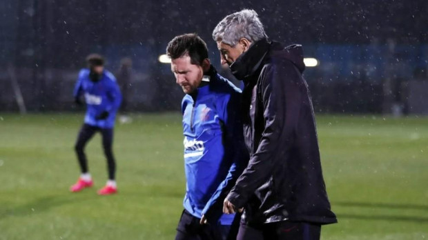 Quique Setién, junto a Leo Messi, en un entrenamiento del FC Barcelona en 2020