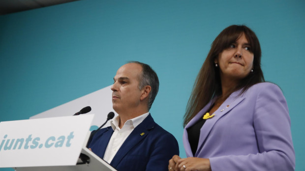 El secretario general de JxCat Jordi Turull (i) y la presidenta del partido, Laura Borràs