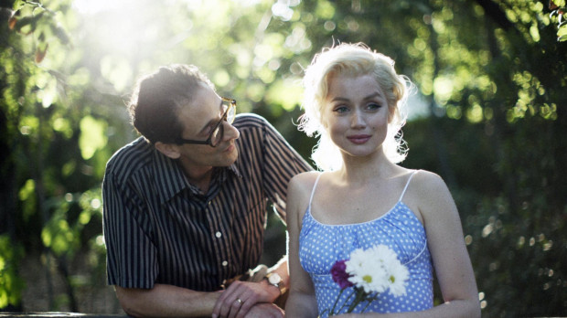 Adrien Brody como Arthur Miller y Ana de Armas como Marilyn Monroe en 'Blonde'